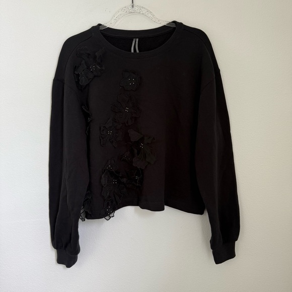 Anthropologie Black 3-D Appliqué Flower Pullover Crew Neck Size M - Picture 4 of 10